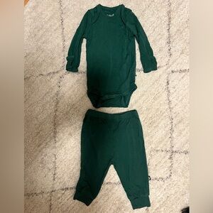 Kyte Baby Onesie/Bodysuit Long Sleeve and Pant. Dark Green “Emerald”. 0-3m. New.